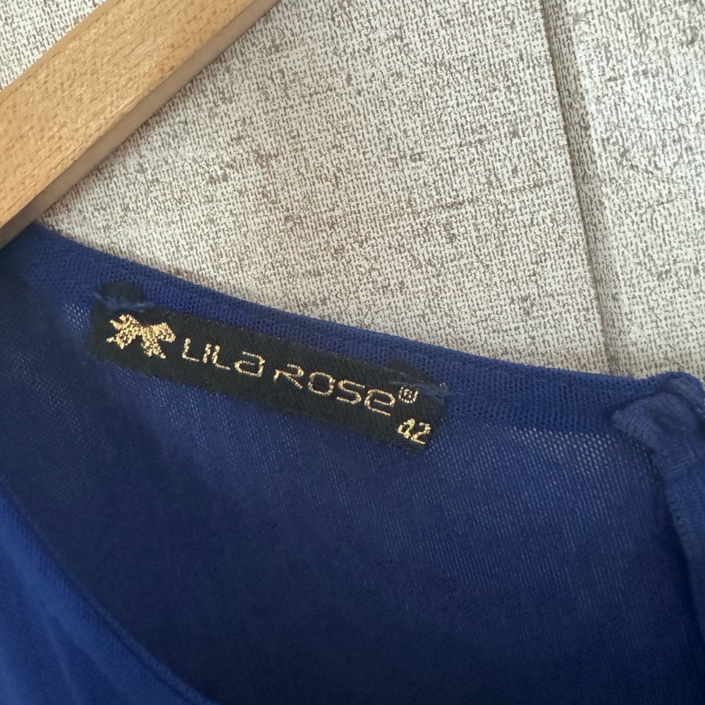 Only worn once during graduation. Still New and great condition